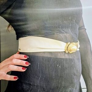 Vintage Liz Claiborne Cream Belt with Gold Accent Buckle